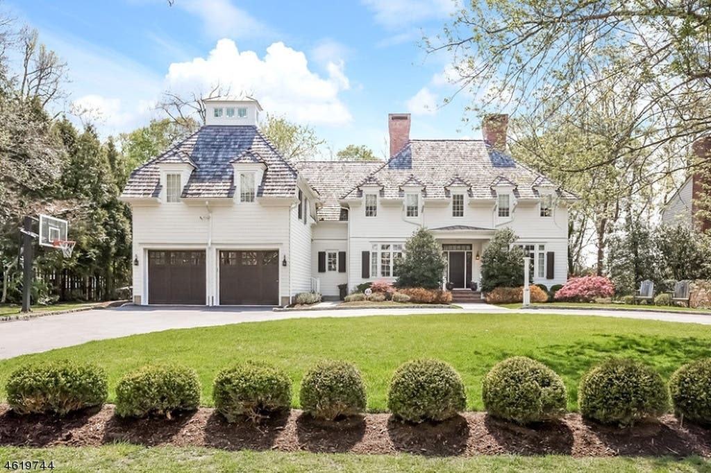 $2.795M: Take A Look Inside 7-Bedroom Fairview Ave. Home