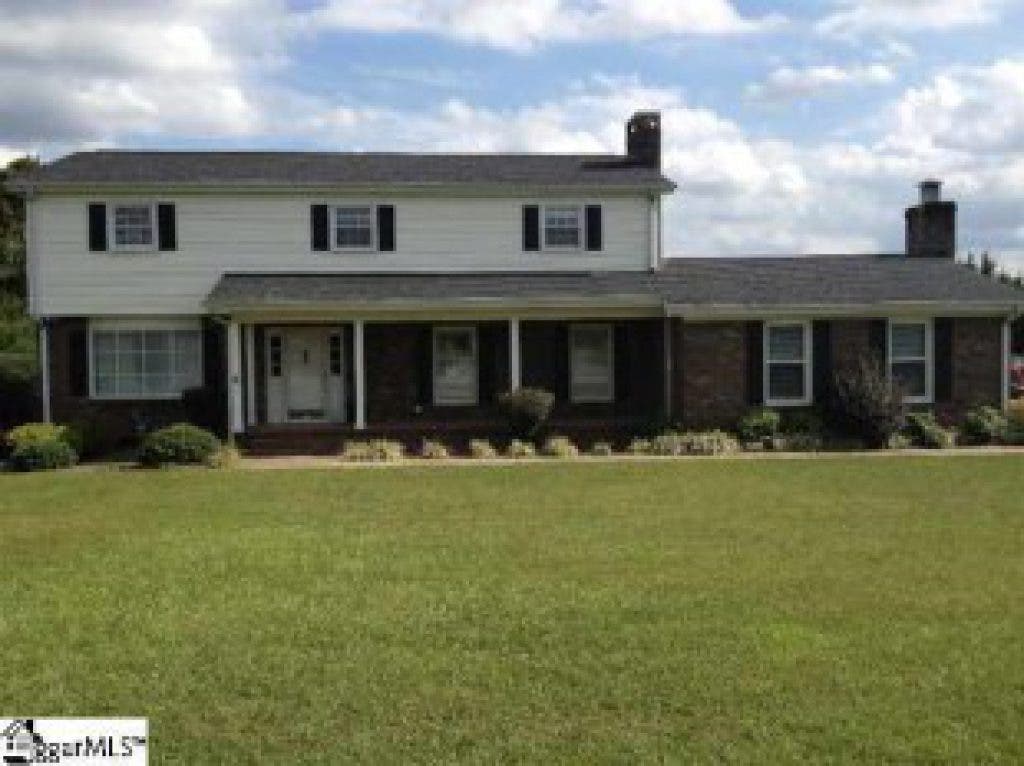 House Hunt: 18 Easley Homes for Sale