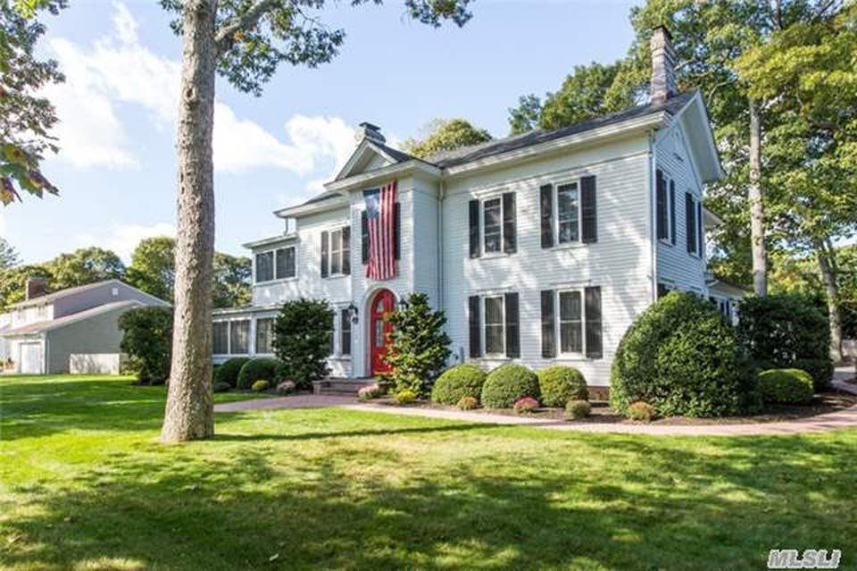 Wow House: The McConnell House in Bayport Built in 1870s