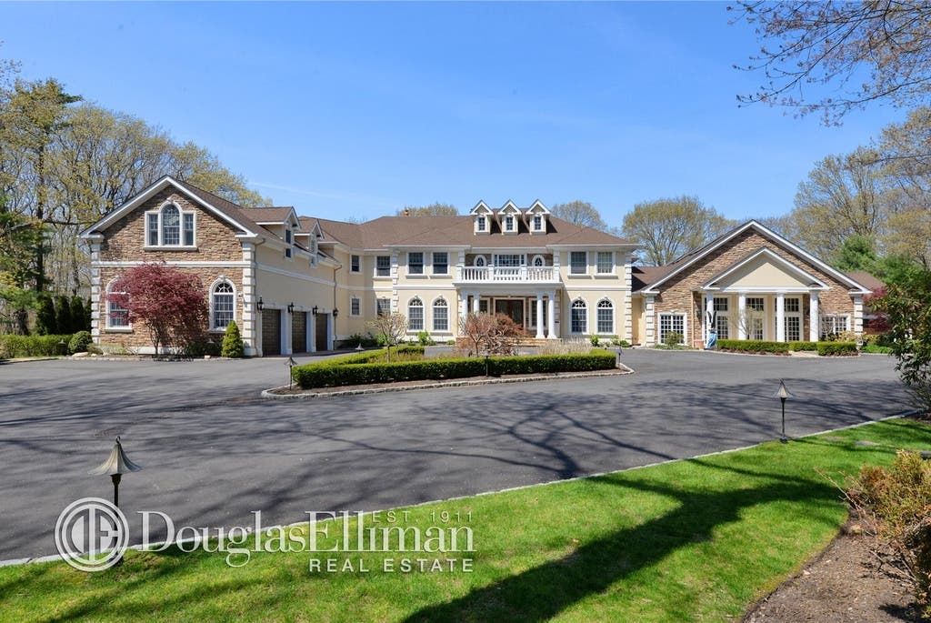 Wow House: 6-Bed, 9-Bath Port Jeff Home With Indoor Pool, Theater