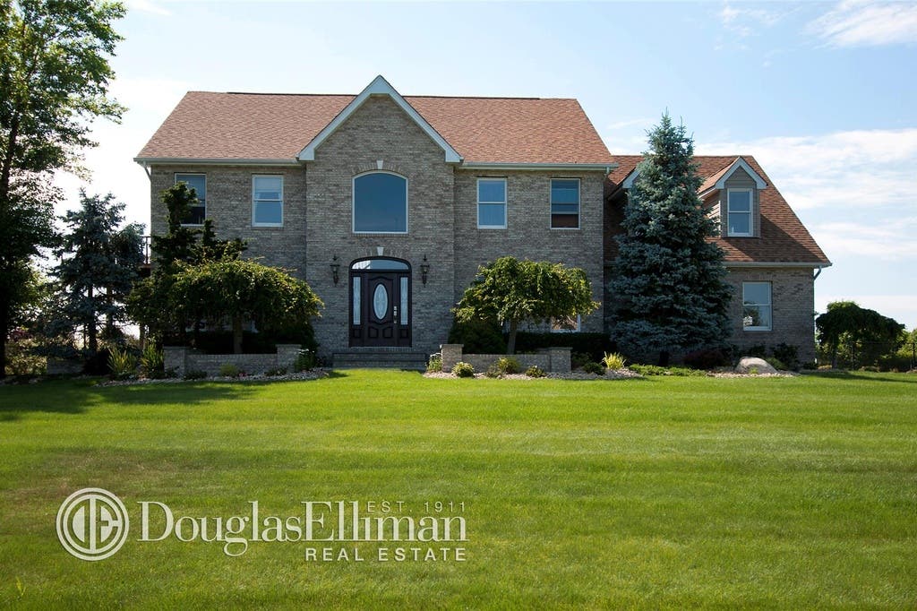 Wow House: 4-Bed, 3-Bath Patchogue Home With Views of Bay, Fire Island