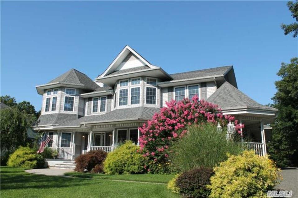 Wow House: 5-Bed, 3-Bath Victorian in Farmingville