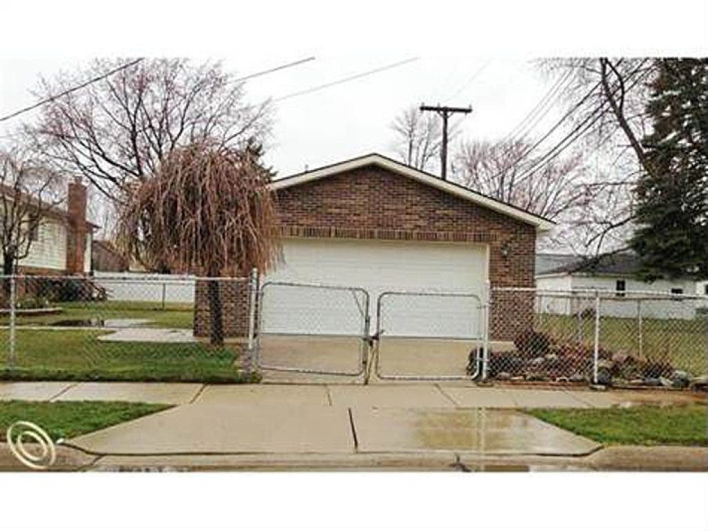 Clawson Home for Sale Features Double 2-Car Garages