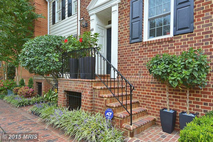 Old Town Alexandria 'WOW' House: Wood-Burning Fireplace, Gourmet Kitchen