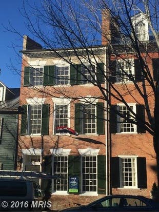 Old Town Alexandria 'WOW' House: 18th-Century Beauty on Regent's Row