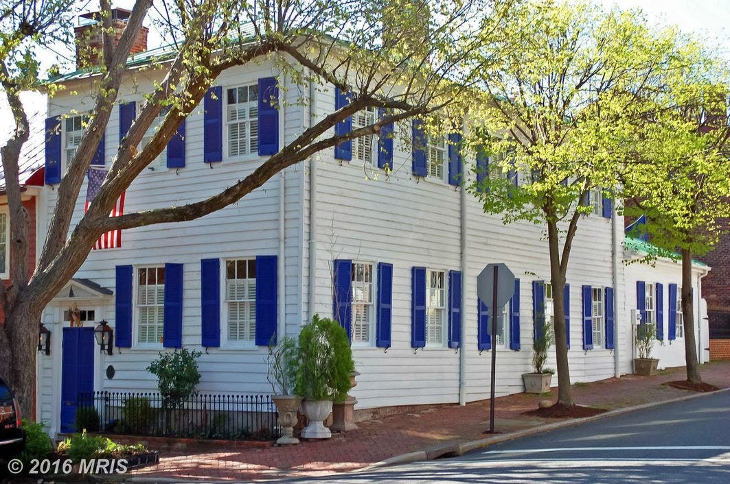 Old Town Alexandria 'WOW' House: Restored 1792 Home on 'Captain's Row'