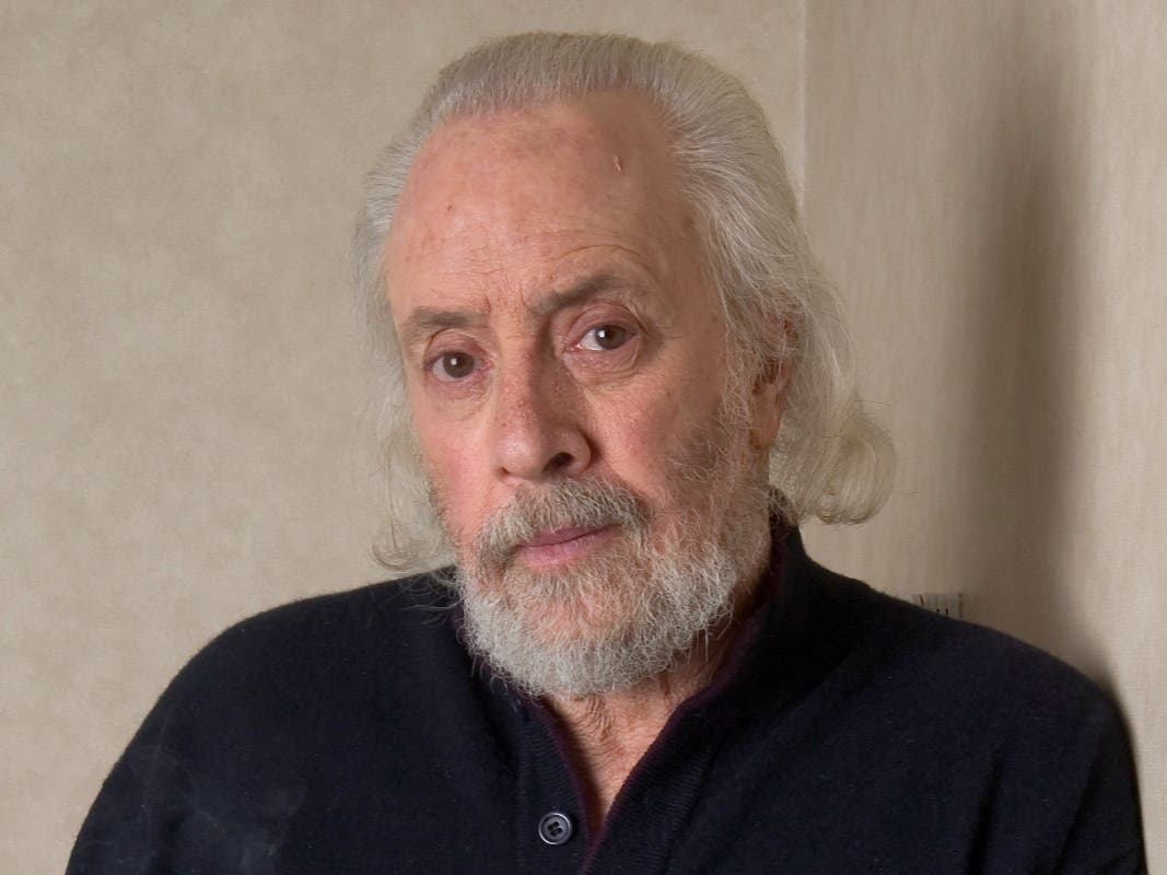 Robert Towne in 2006. Towne, the Oscar-winning screenplay writer of "Shampoo," "The Last Detail" and other acclaimed films whose work on "Chinatown" became a model of the art form and defined the jaded allure of his native Los Angeles, died Monday.