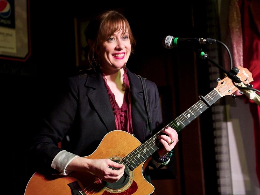 An image of Suzanne Vega performing a concert in Madrid, Spain. The musician just sold her Upper West Side home.