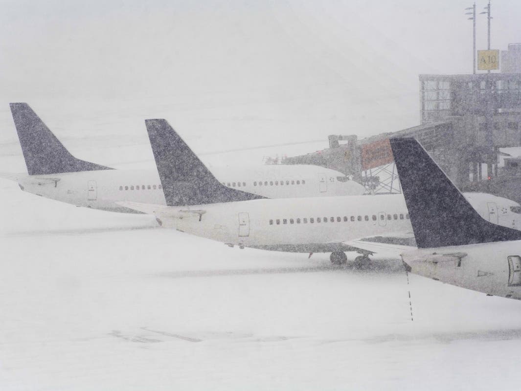 Airlines are offering vouchers to adjust their travel plans as heavy holiday traffic is expected at Chicago's two airports just in time for a significant winter storm this week.