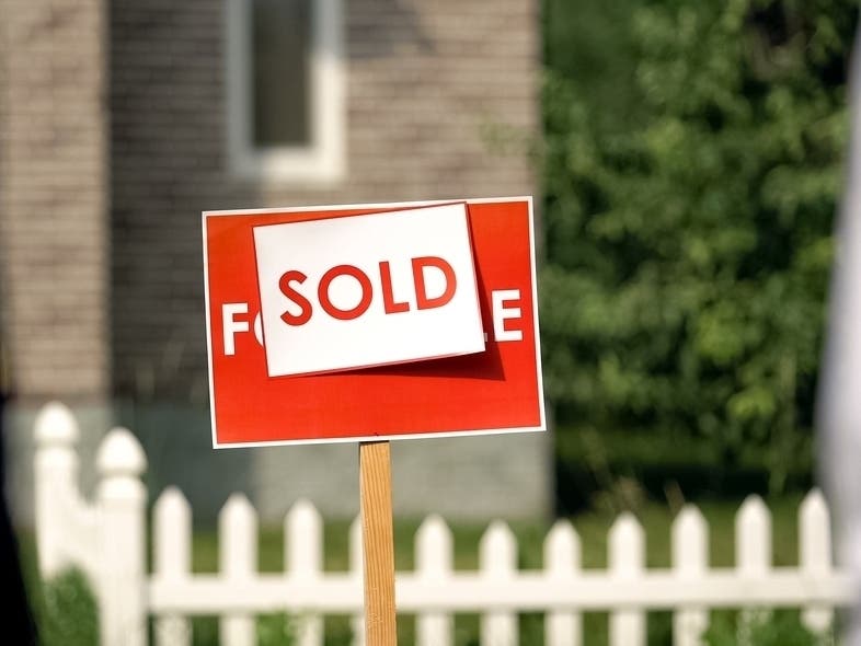 The Dulles Area Association of Realtors market report for August showed the median sale price dip below the average listing price. The president of the Realtors association said the market is continuing to cool off. 