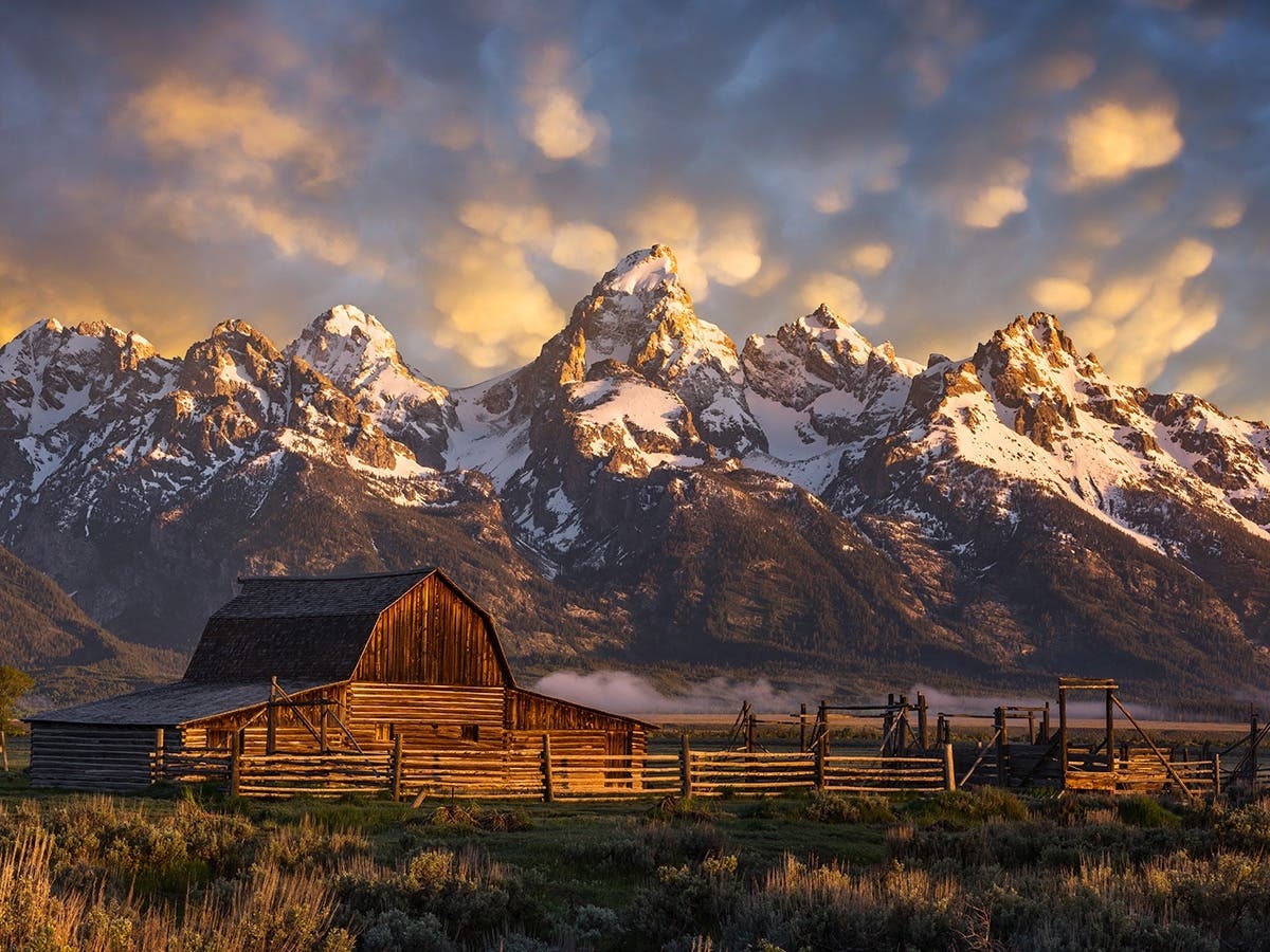 Wyoming is one of the best states in the country to see natural beauty, from mountain ranges to valleys. 