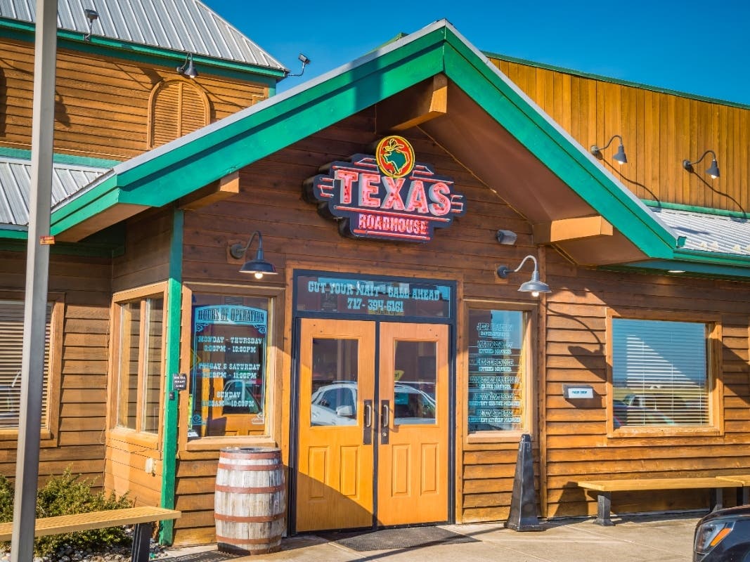 VA Couple Has Eaten At 437 Texas Roadhouses — And They're Not Done