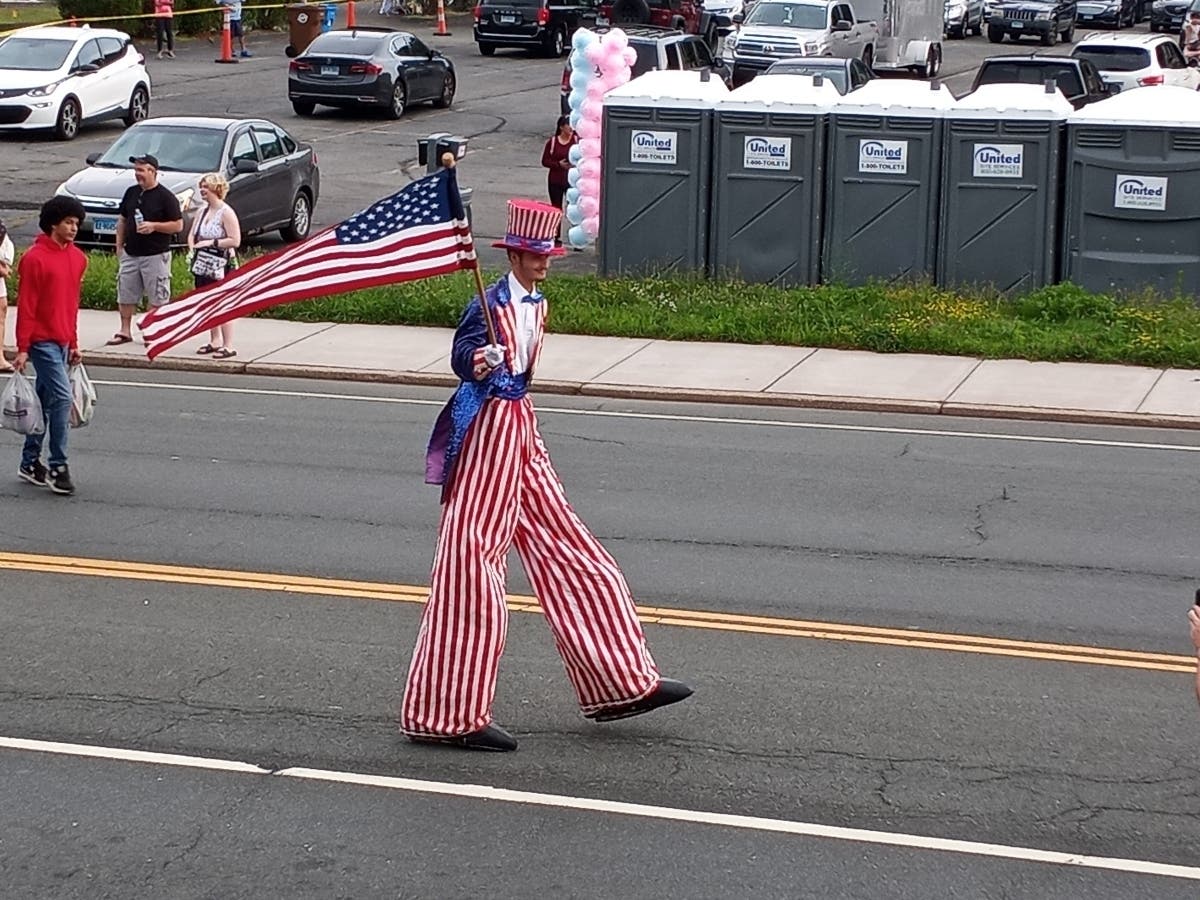 Picture Connecticut: That's A Tall Uncle Sam