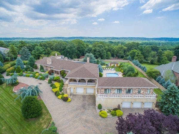 New Jersey Wow! House Roundup: Basement Mini Pub, Tuscan Villa, Home In a Country Club