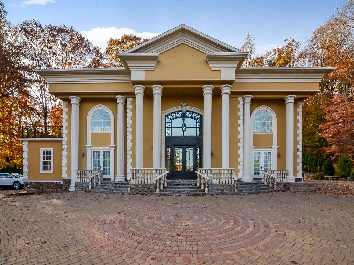 NY Giant Damon 'Snacks' Harrison Moves To $1.5M Bergen County Home [photos]