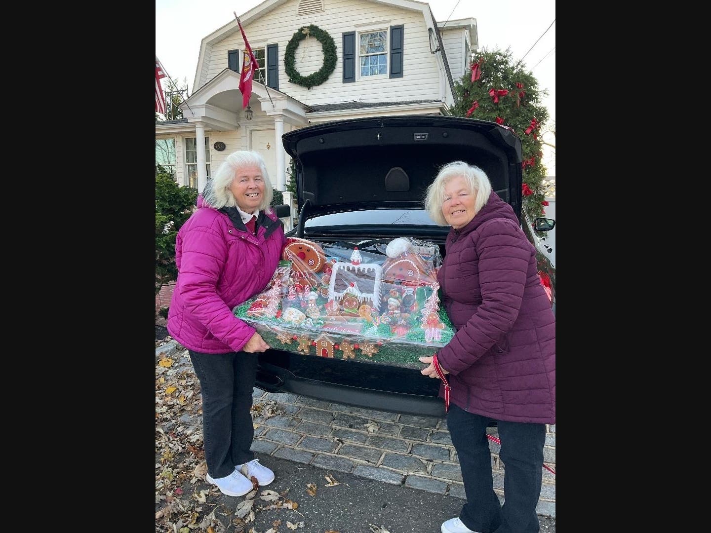 Lindy Ladies Win Gingerbread Basket!