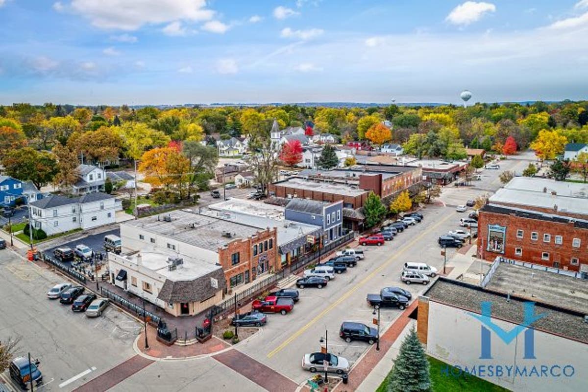 Townhomes & Condos For Sale in Oswego, Illinois - February 2019