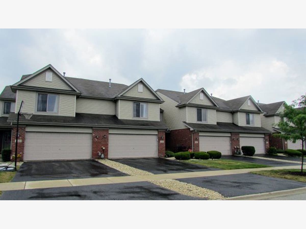 Townhomes & Condos For Sale in Frankfort, Illinois - Feb. 2019