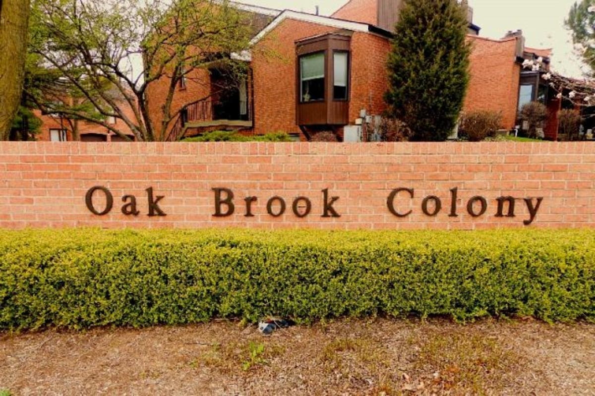 Townhomes & Condos For Sale in Oak Brook, Illinois - March 2019