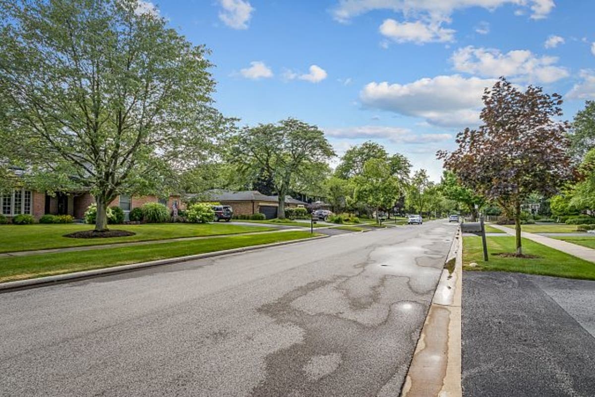 Single Family Homes For Sale in Deerfield, Illinois - April 2019