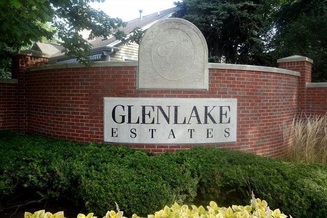 Townhomes & Condos For Sale in Glenview, Illinois - April 2019