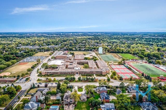 Townhomes & Condos For Sale in Hinsdale, Illinois - April 2019