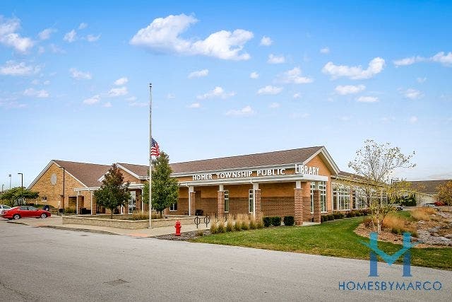 Townhomes & Condos For Sale in Homer Glen, Illinois - April 2019