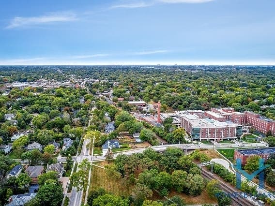 Townhomes & Condos For Sale in Hinsdale, Illinois - May 2019