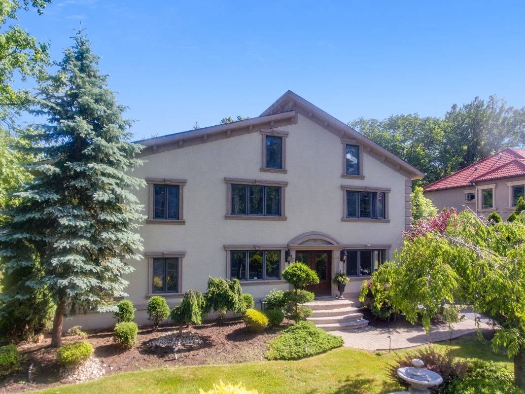 A Home That Has It All, Including a Pool