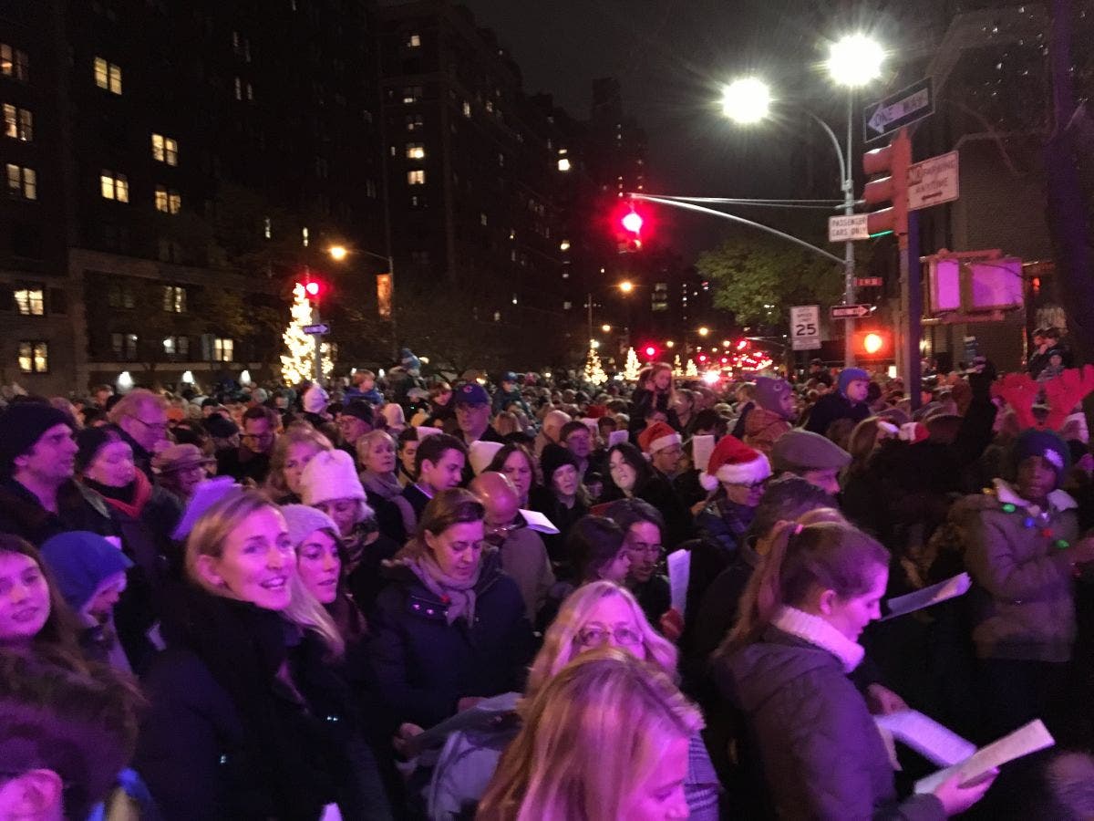 72nd Annual Park Avenue Tree Lighting Draws a Crowd (Photos)