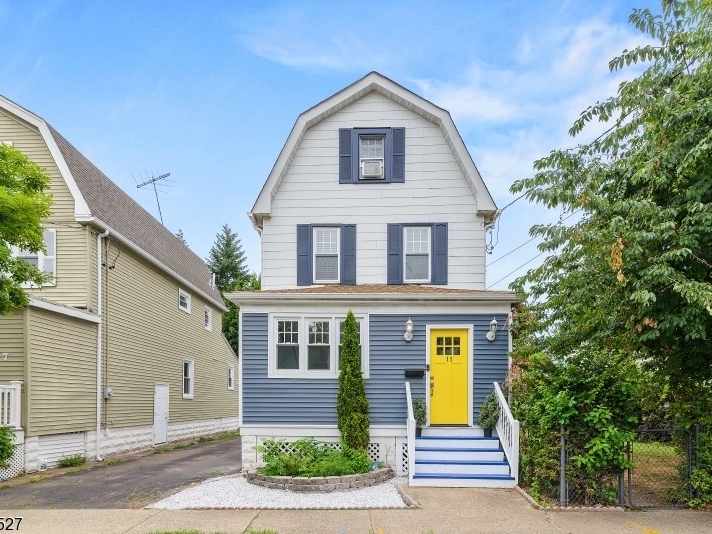 Home Selling For Under $500K On 'Quiet Cul-De-Sac' In Bloomfield