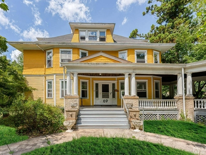 Highland Park Wow House: 6-Bedroom Home For Under $500K