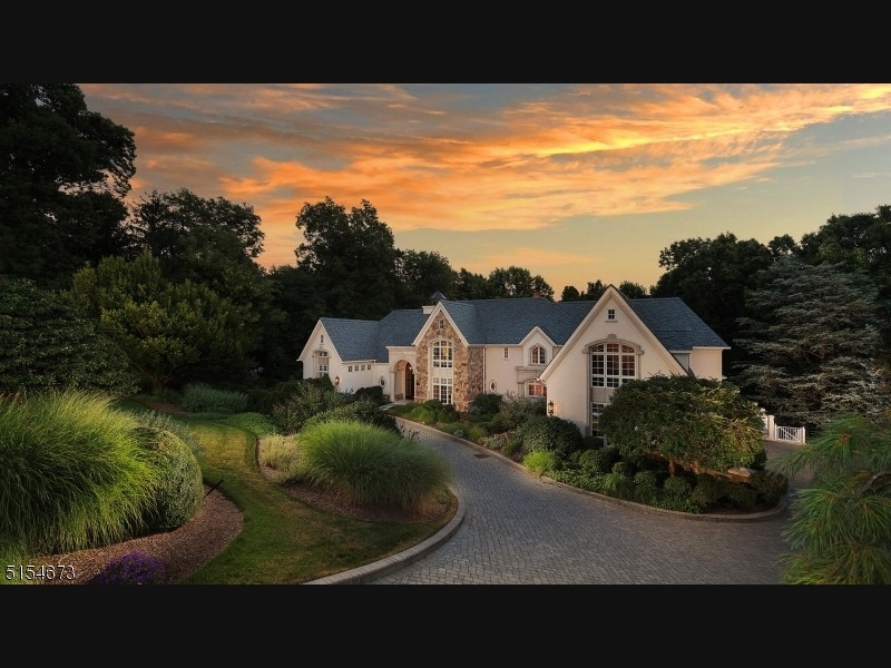 $2.95M Exquisite Architectural Gem In Warren