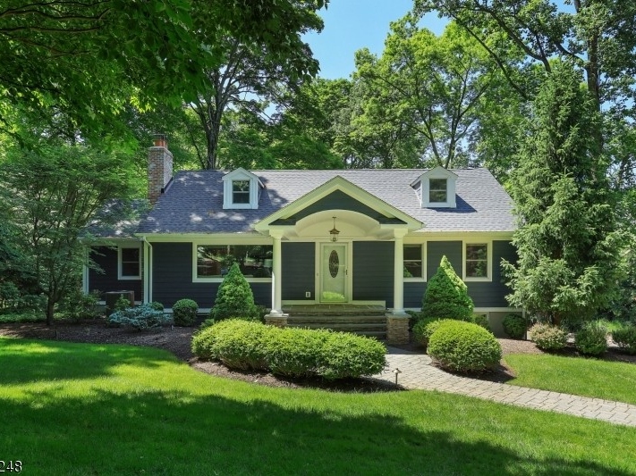 $739K Updated Home On A Beautiful Rural, Picturesque Warren Street