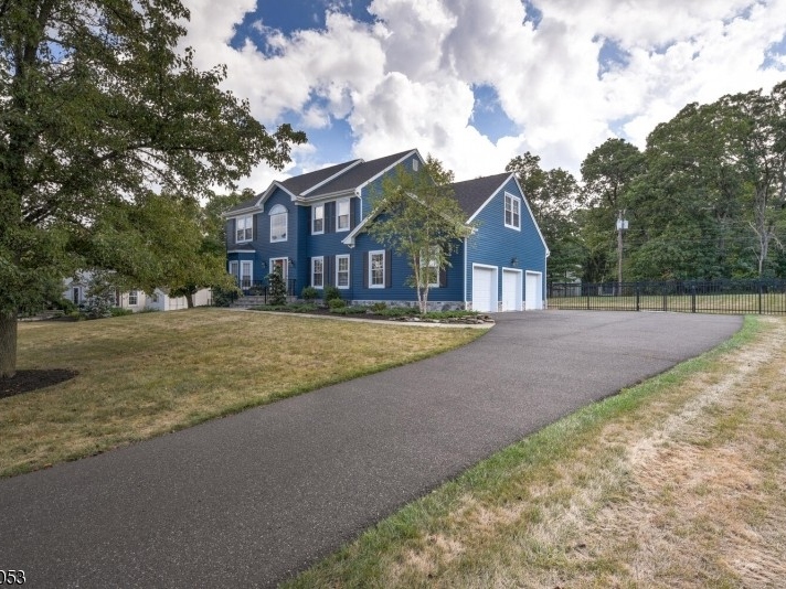 $979K Center Hall Colonial In Bridgewater