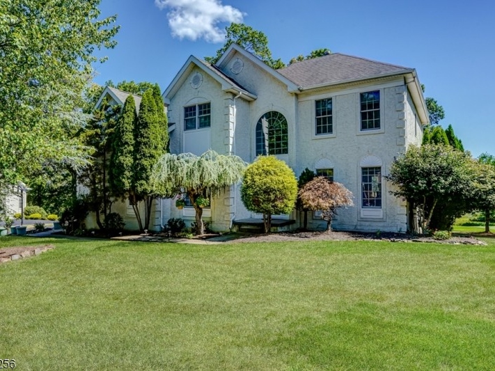 $1.2M Colonial Overlooking 13th Fairway In Basking Ridge