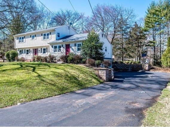 $765K Fully Turnkey Colonial In Bridgewater