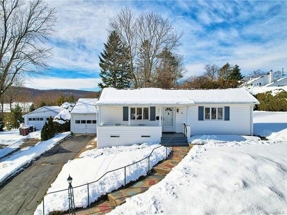 A Charming Home With A Beautifully Landscaped Yard In Naugatuck