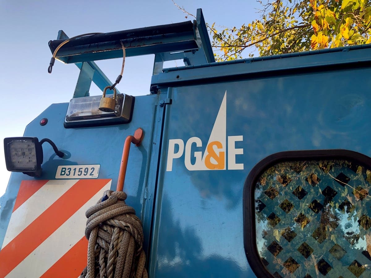 PG&E crews continue to work toward full restoration. Here are the trouble spots in the Bay Area.