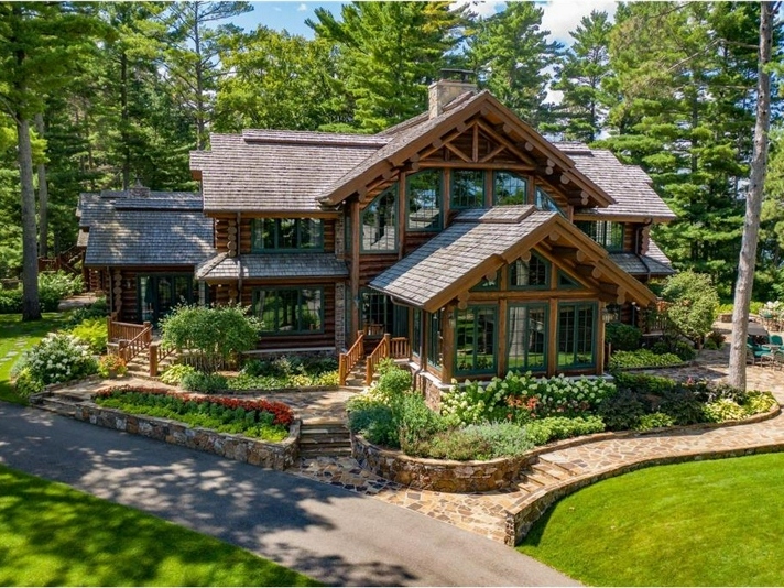 This Minnesota Compound Has 19 Bedrooms, 22 Different Bathrooms