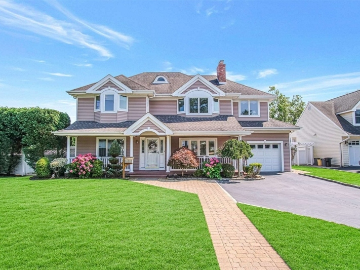 Wow House: This Home's Gorgeous Pool Will Make You Want To Swim Laps