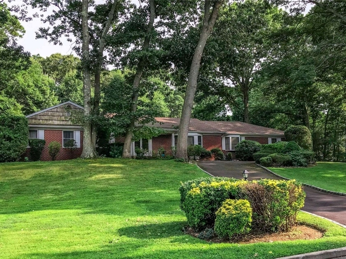 Wow House: Sprawling Home Has Tons Of Space Inside And Out