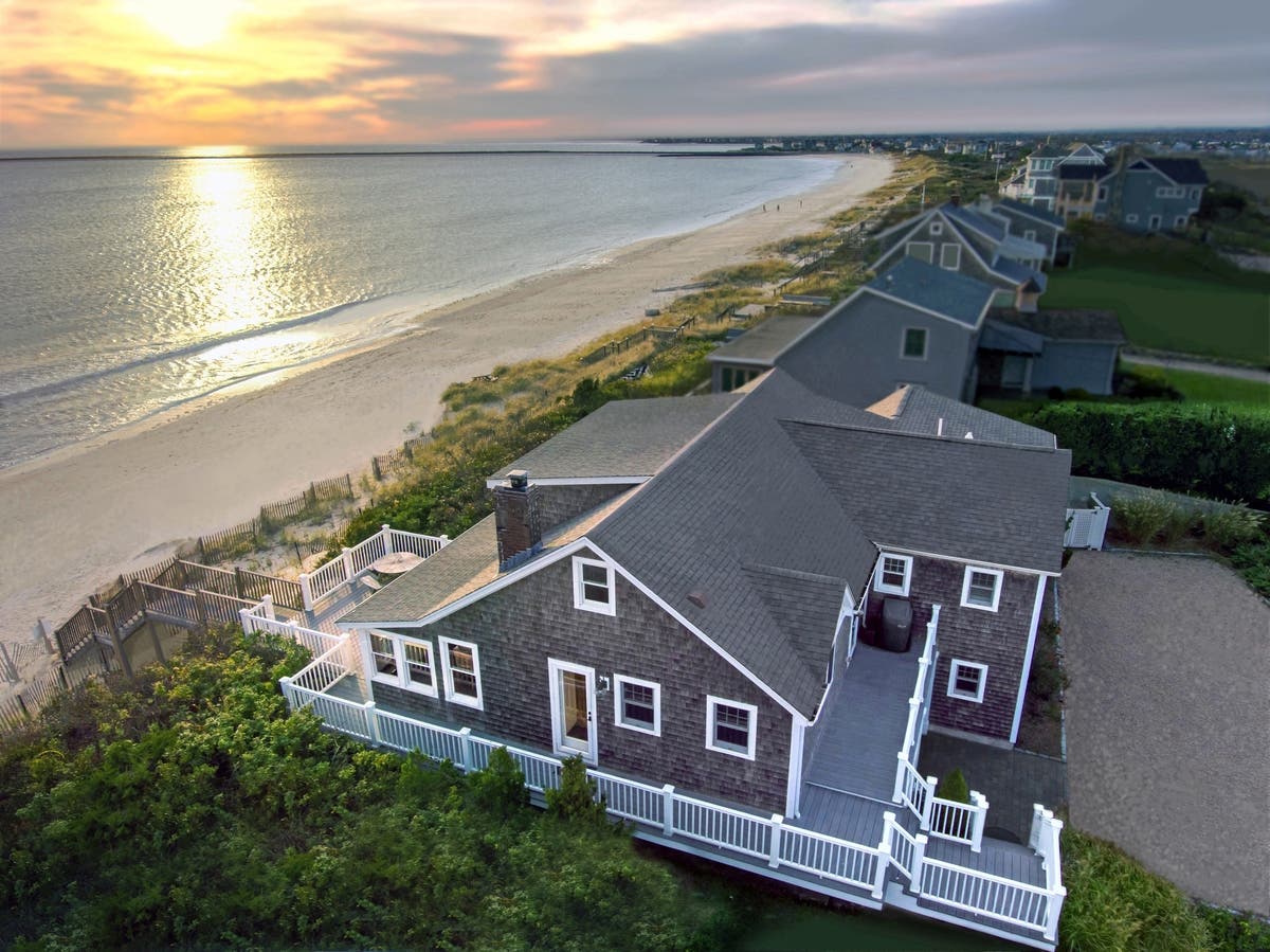 Sand Hill Cove Wow House Sold For $2.1 Million