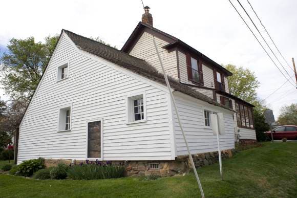 Arlington's Oldest House Open for FREE Tours