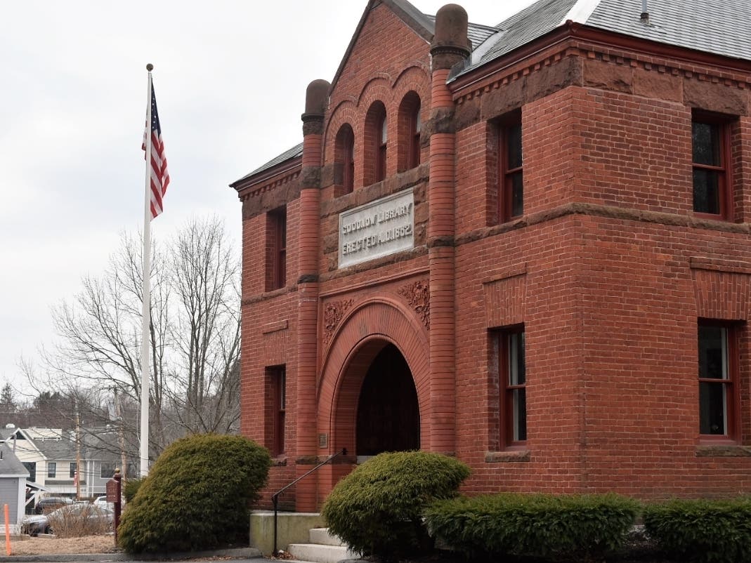 The Goodnow Library, one of several amenities Sudbury has to offer families. 