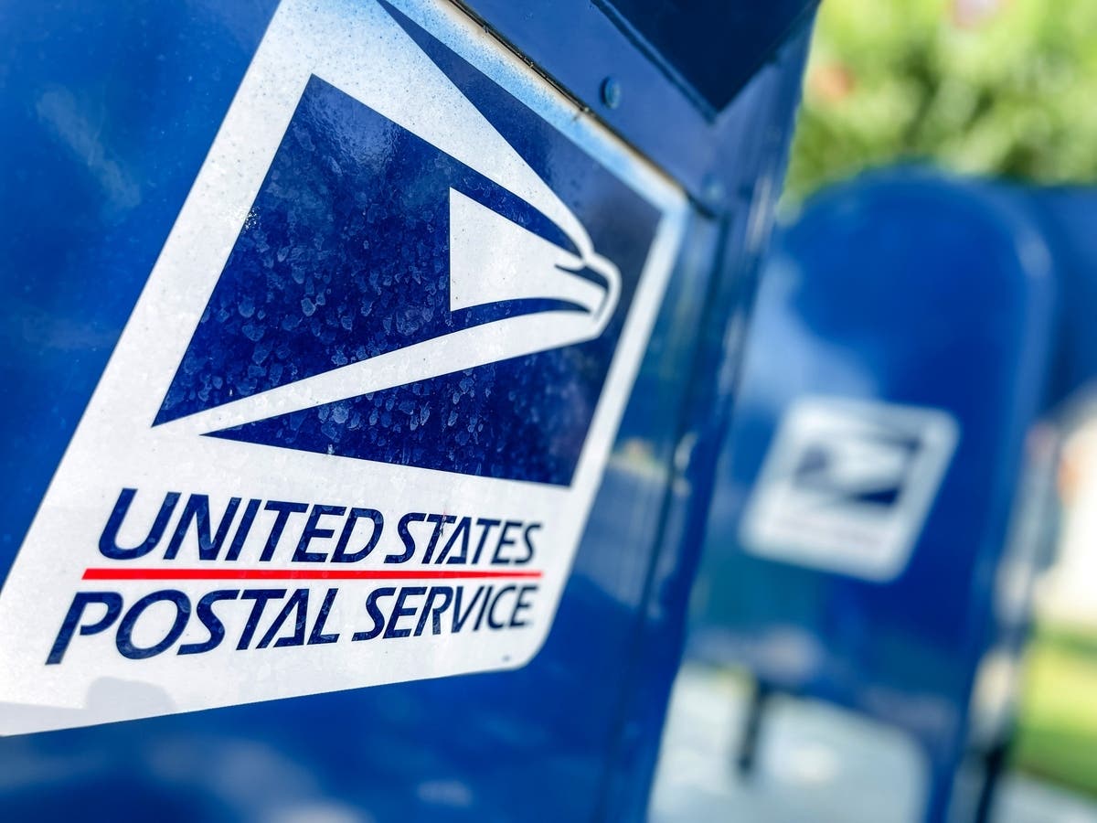 A U.S. Postal Service employee was pepper sprayed during a robbery in Vienna Friday, according to police. 