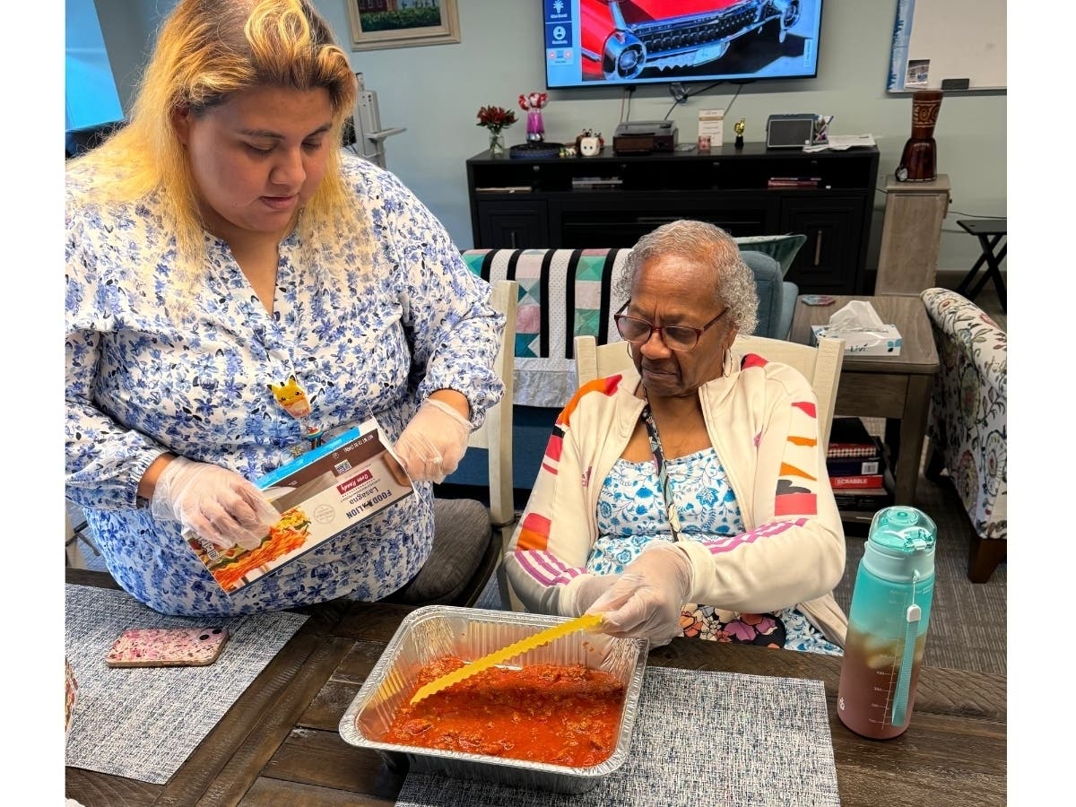 Lake Ridge Seniors Keep Community Service In Focus With Meal Project