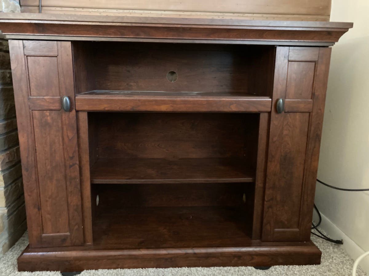 TV Stand - Like New! With two cabinets and shelves.