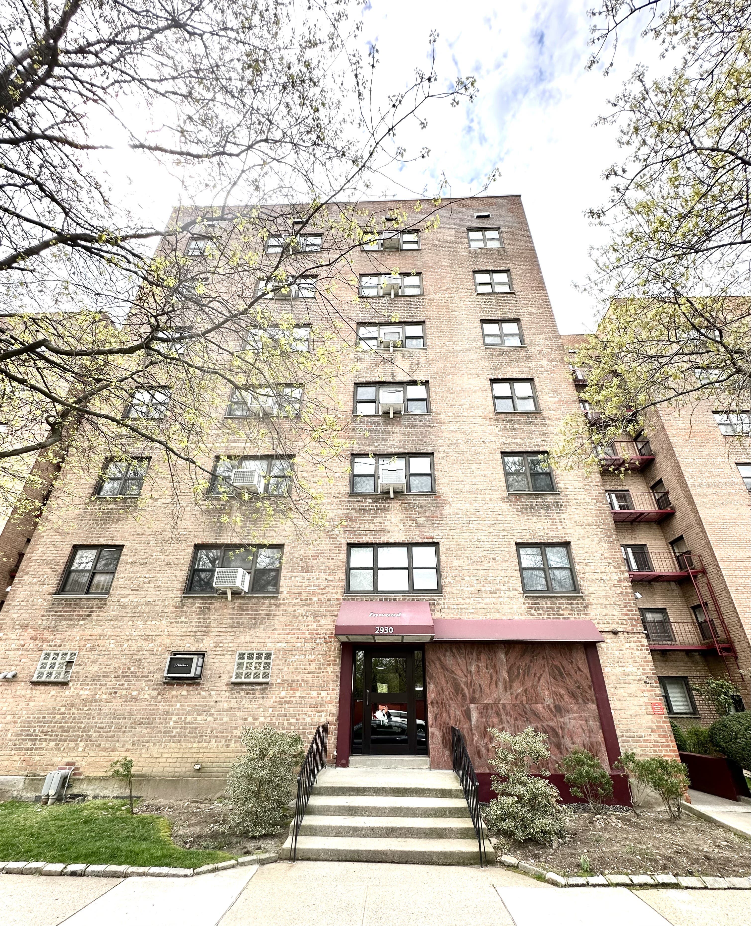 Flushing 1 Bedroom Co-op For Sale Linden Towers