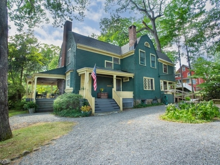 Victorian Built In 1898 Is A Mount Tabor Gem